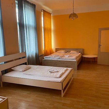 Hotel Praha Club Bed & Breakfast Exteriör bild