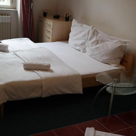 Hotel Praha Club Bed & Breakfast Exteriör bild
