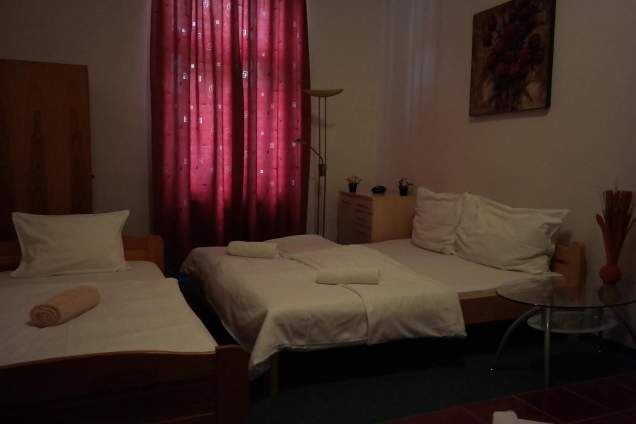 Hotel Praha Club Bed & Breakfast Exteriör bild