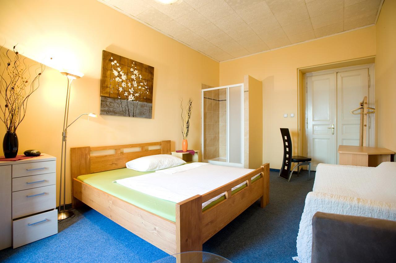Hotel Praha Club Bed & Breakfast Exteriör bild
