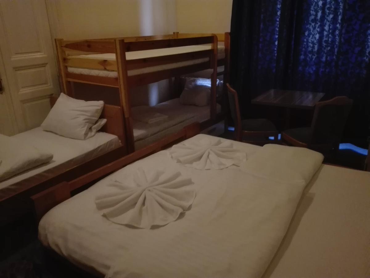 Hotel Praha Club Bed & Breakfast Exteriör bild