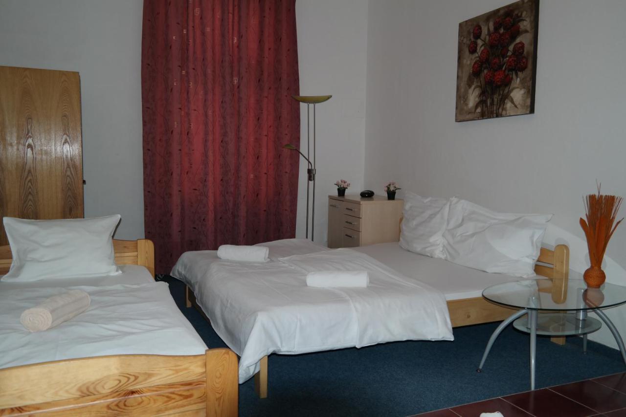 Hotel Praha Club Bed & Breakfast Exteriör bild
