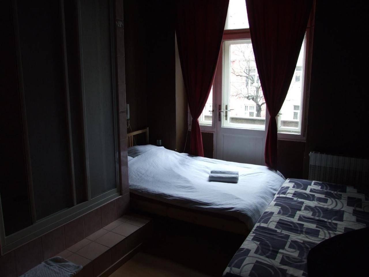Hotel Praha Club Bed & Breakfast Exteriör bild