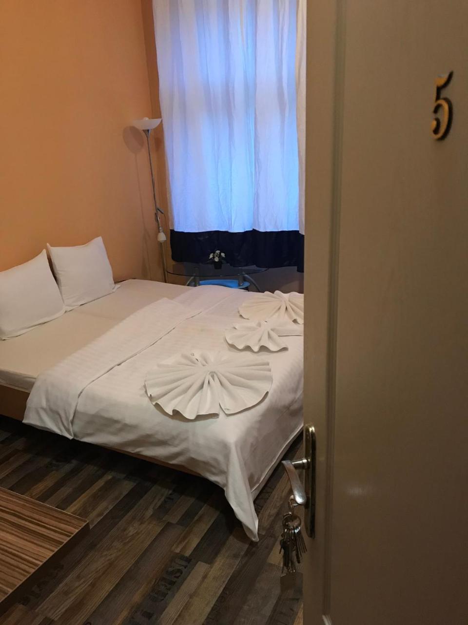 Hotel Praha Club Bed & Breakfast Exteriör bild