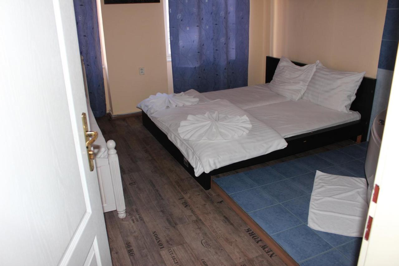 Hotel Praha Club Bed & Breakfast Exteriör bild