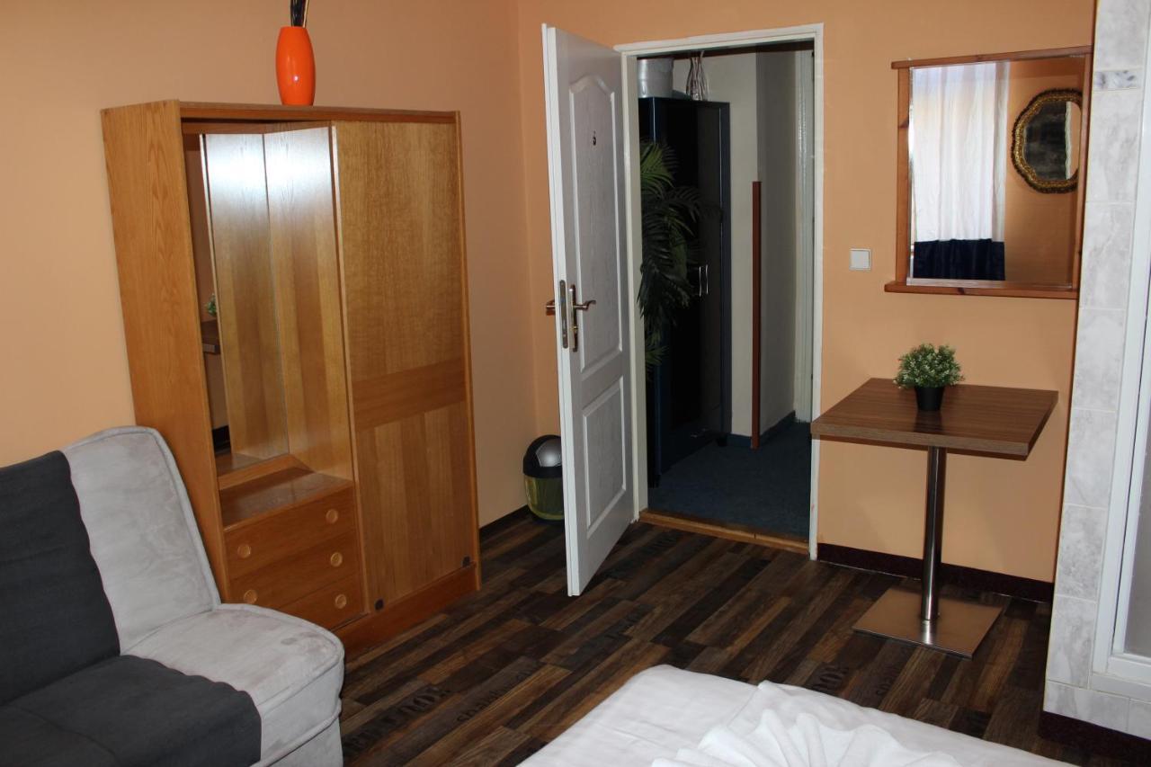 Hotel Praha Club Bed & Breakfast Exteriör bild