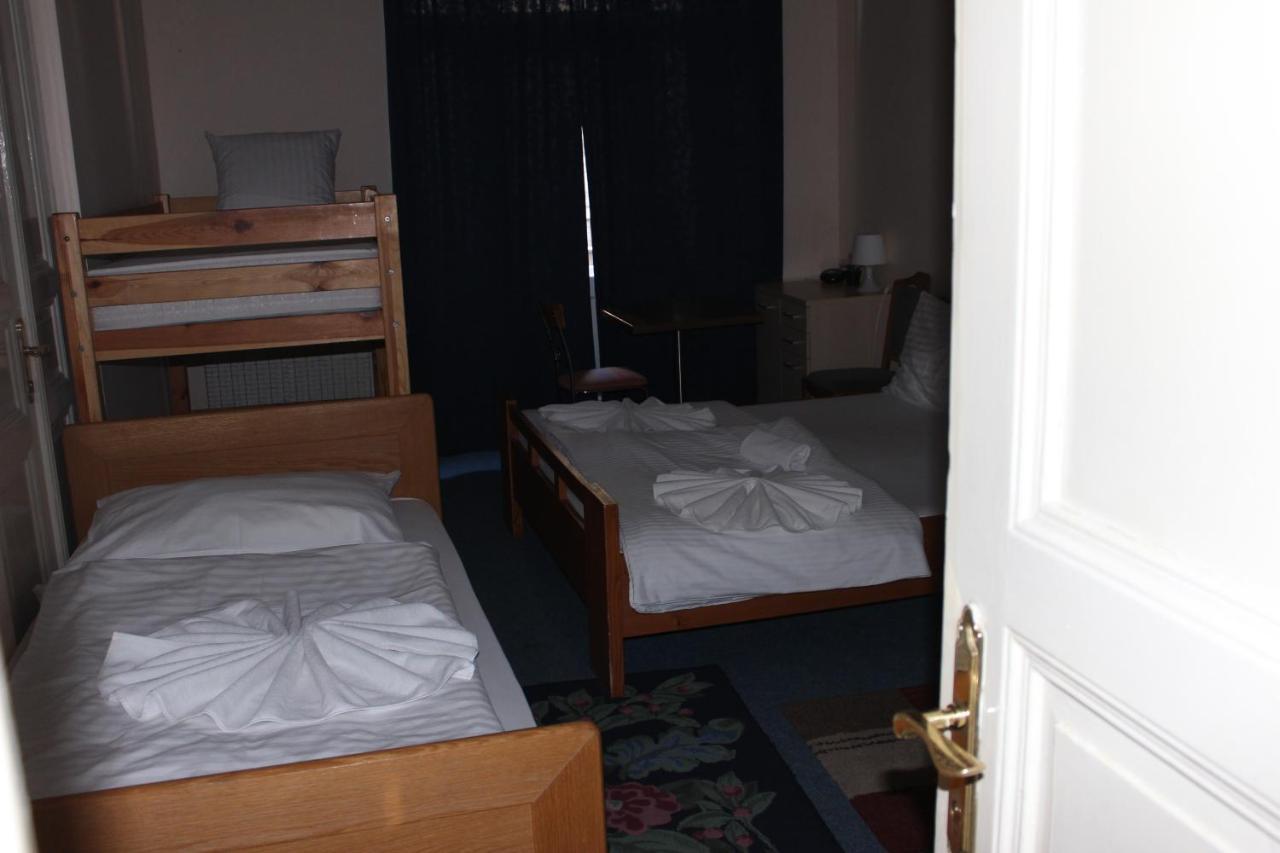 Hotel Praha Club Bed & Breakfast Exteriör bild