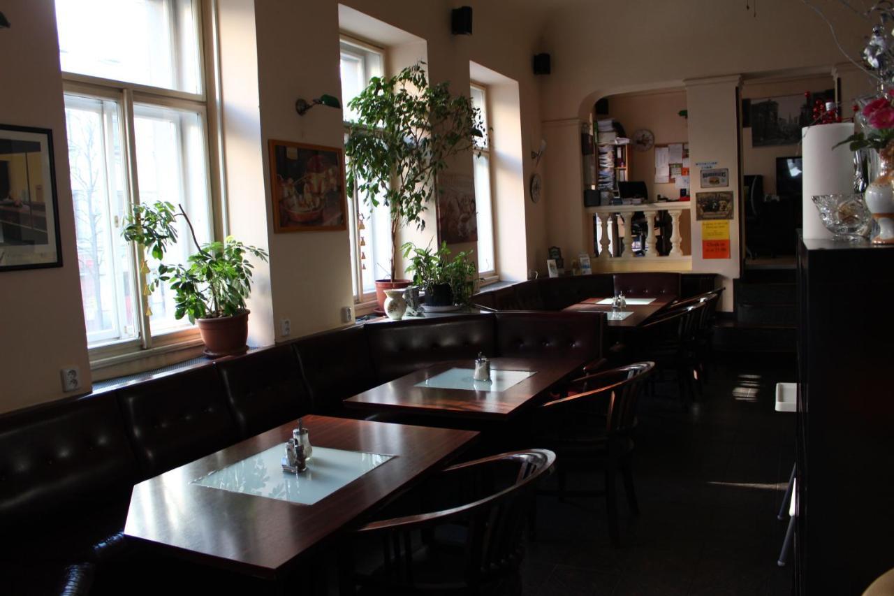 Hotel Praha Club Bed & Breakfast Exteriör bild